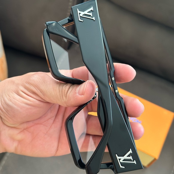 Louis Vuitton Cyclone Sunglasses - Picture 4 of 6